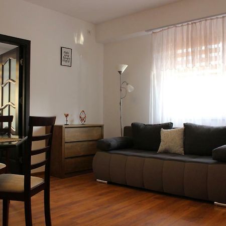 Still Apartament Крайова Екстериор снимка