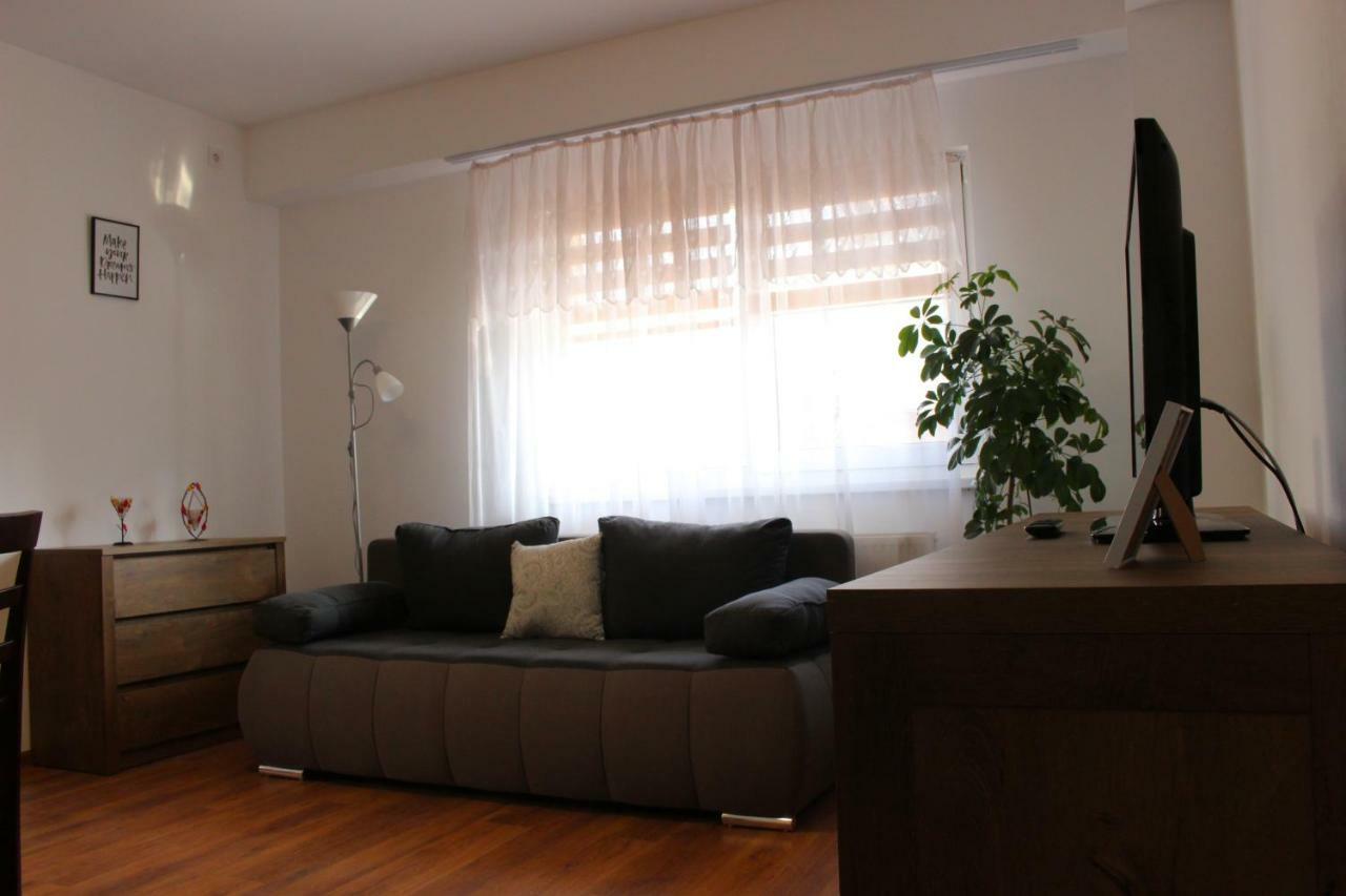 Still Apartament Крайова Екстериор снимка