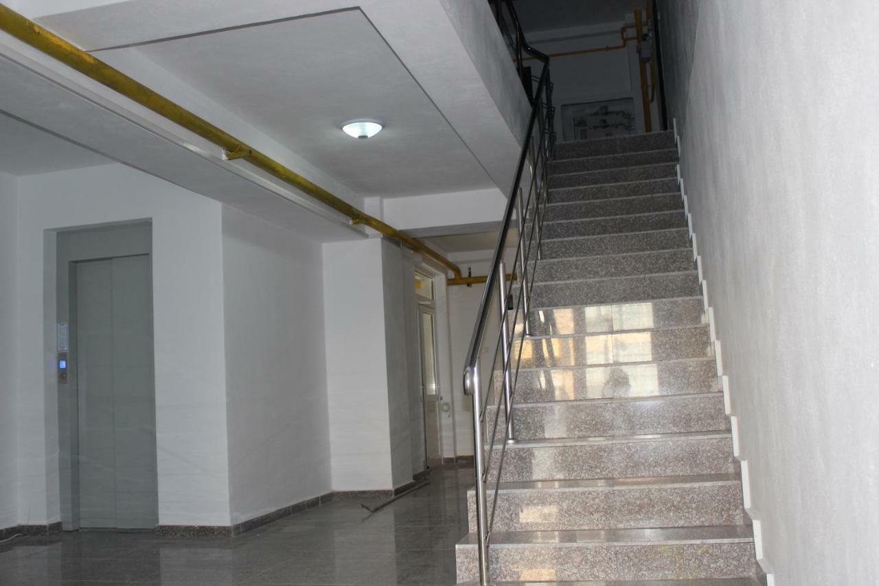Still Apartament Крайова Екстериор снимка