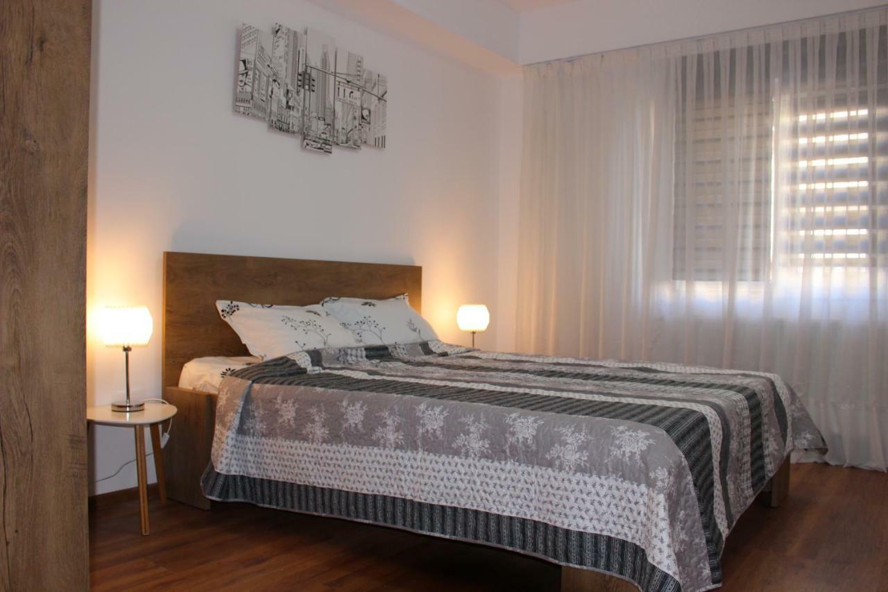 Still Apartament Крайова Екстериор снимка