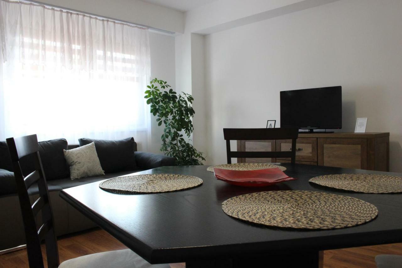 Still Apartament Крайова Екстериор снимка
